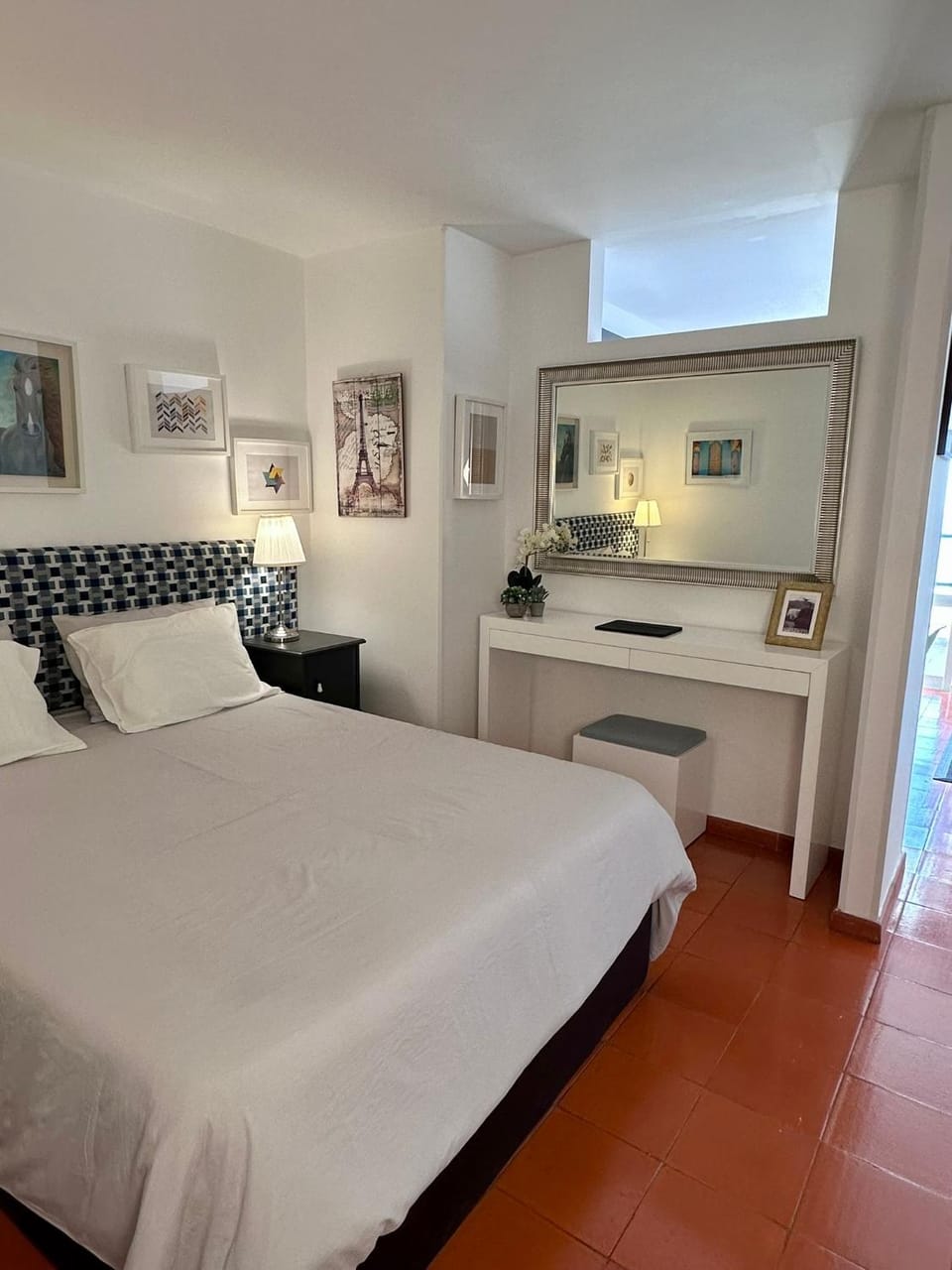 Santiago Oceanfront Living Apartment in Sesimbra