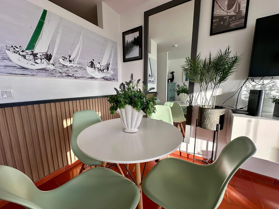 Santiago Oceanfront Living Apartment in Sesimbra