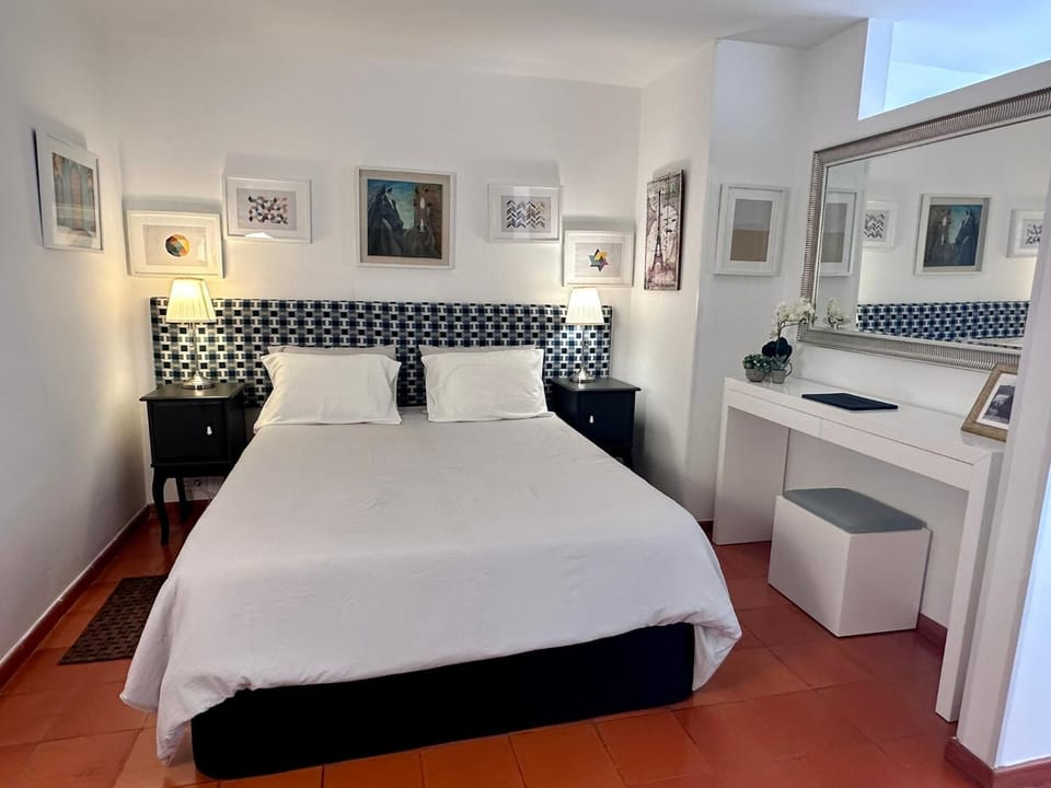 Santiago Oceanfront Living Apartment in Sesimbra