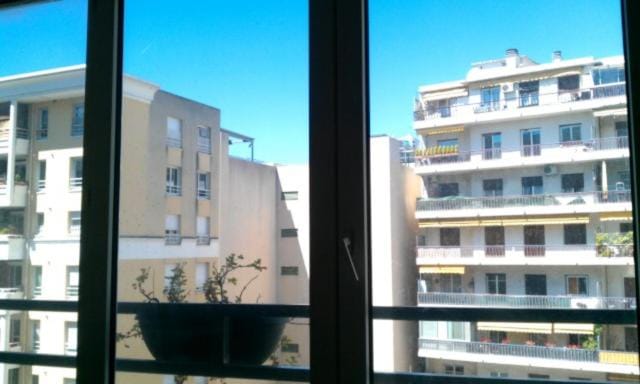 Appartement F2 à 50 m de la plage Apartment in Nice