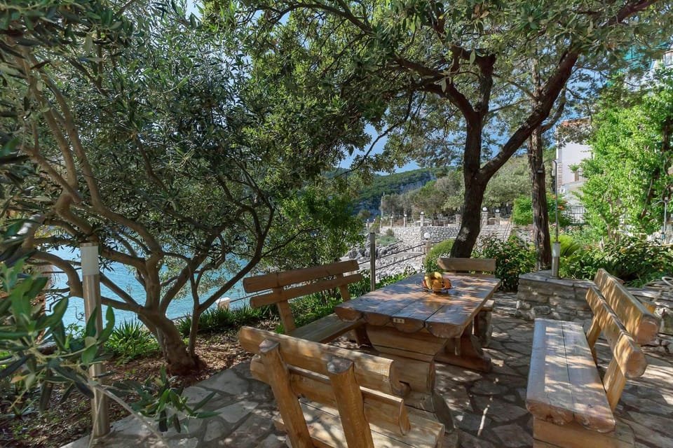 Location, children, Family