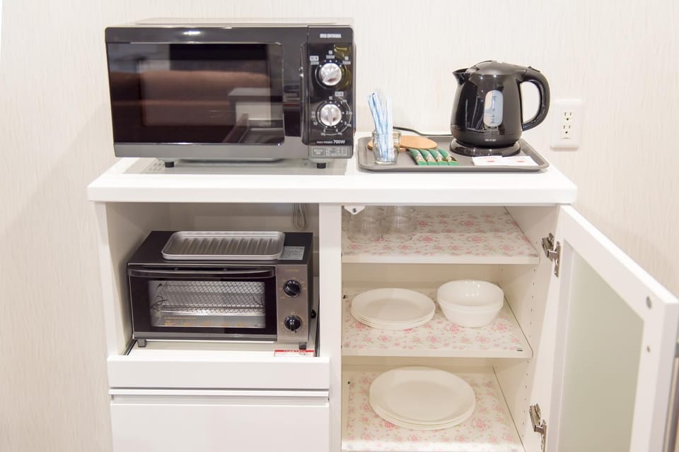 minibar, toaster