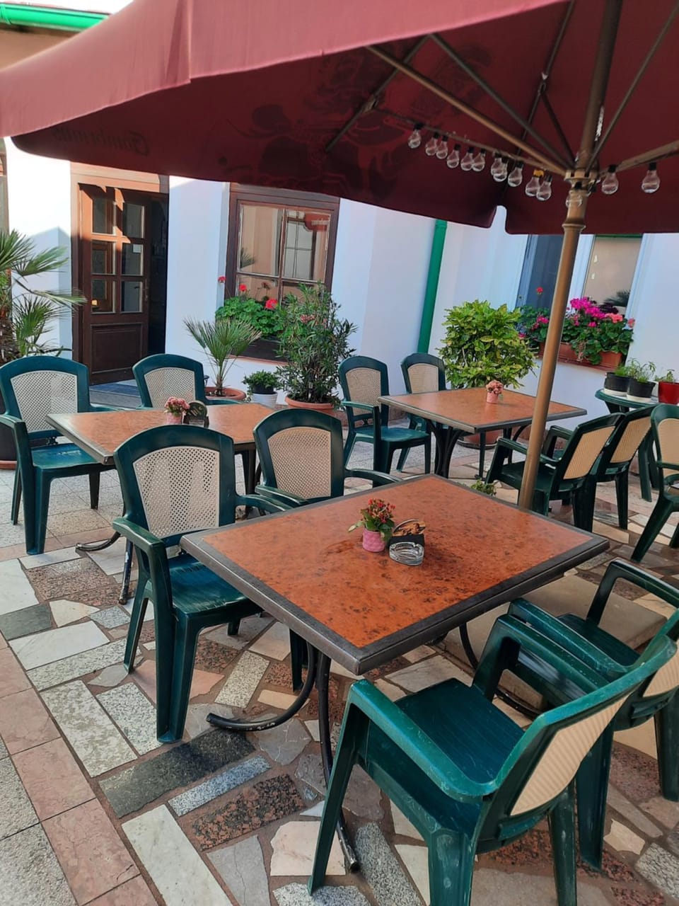 Restaurant/places to eat, Restaurant/places to eat, Balcony/Terrace