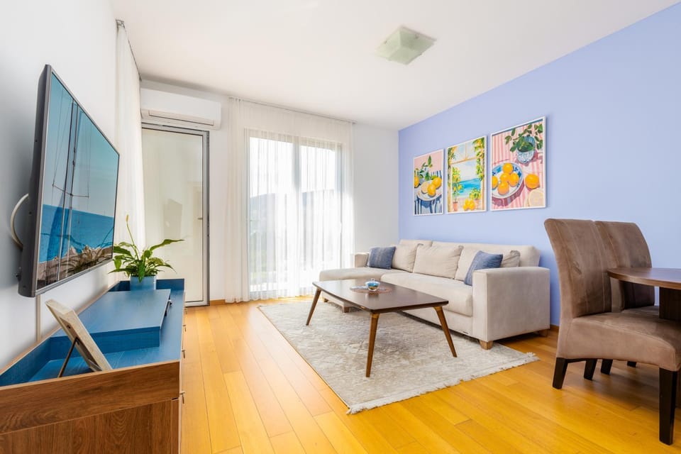 TV and multimedia, Living room, Dining area, furniture