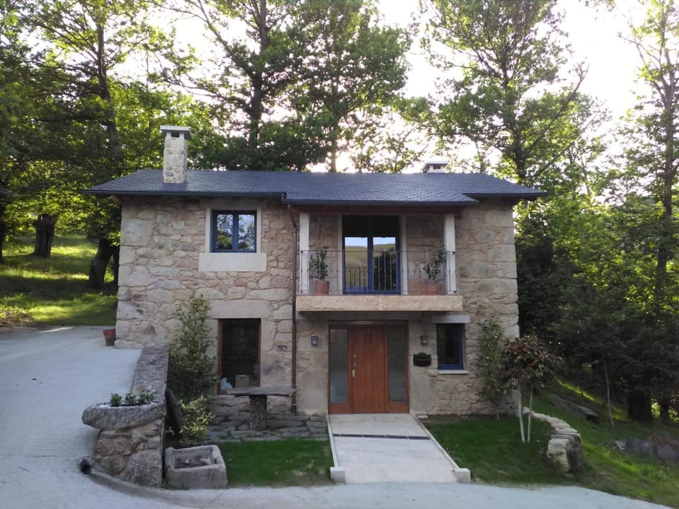 Facade/entrance, Garden, Balcony/Terrace