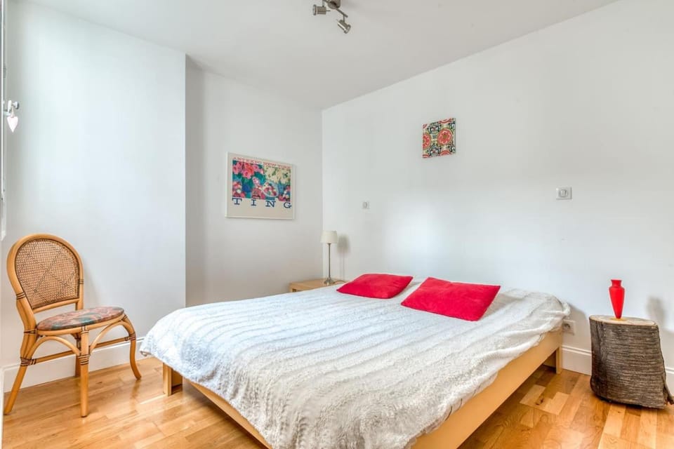 Bed, Photo of the whole room, Bedroom