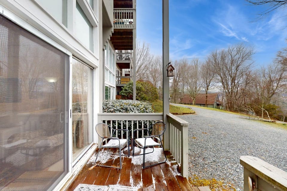 Skyleaf E-12 Apartment in Sugar Mountain