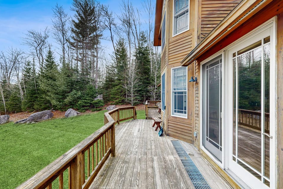 Garfield's Grand View House in Whitefield
