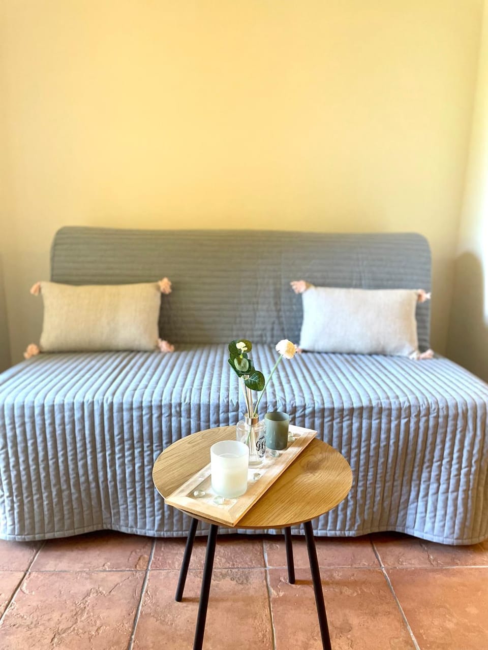 Bed, Seating area