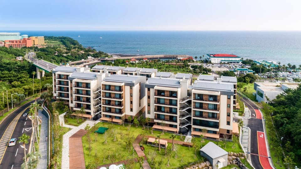 Property building, Facade/entrance, Bird's eye view, Sea view
