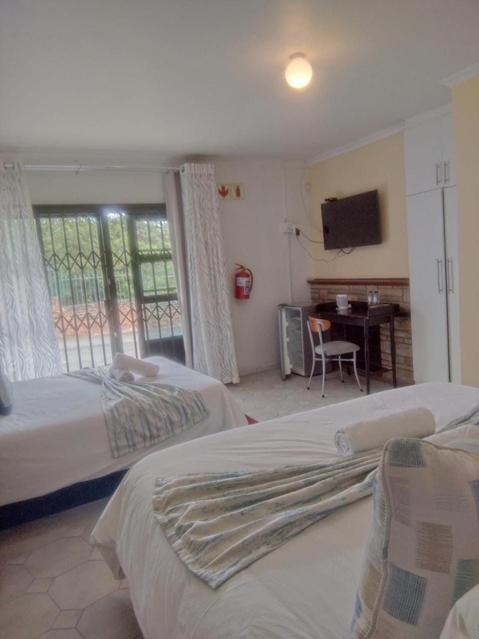 Bed, TV and multimedia, Photo of the whole room, Seating area