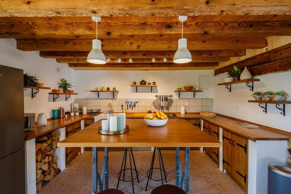Beautiful cottage with heated pool for 22 ppl House in Croatia