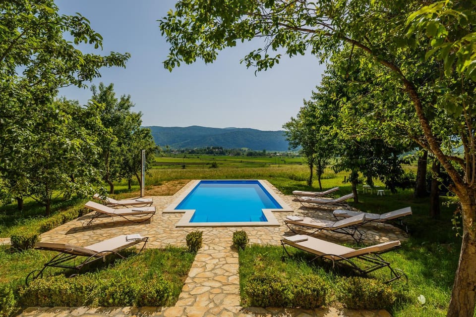 Beautiful cottage with heated pool for 22 ppl House in Croatia