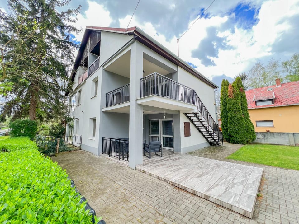 Property building, Day, Garden, Garden view