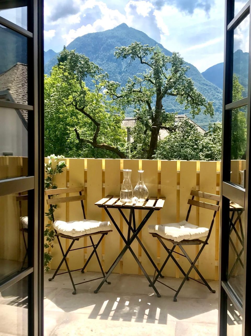 Spring, Summer, Balcony/Terrace, Decorative detail, Seating area, Autumn, On site, Mountain view