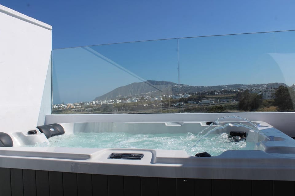 Day, Natural landscape, Hot Tub, Balcony/Terrace, Mountain view