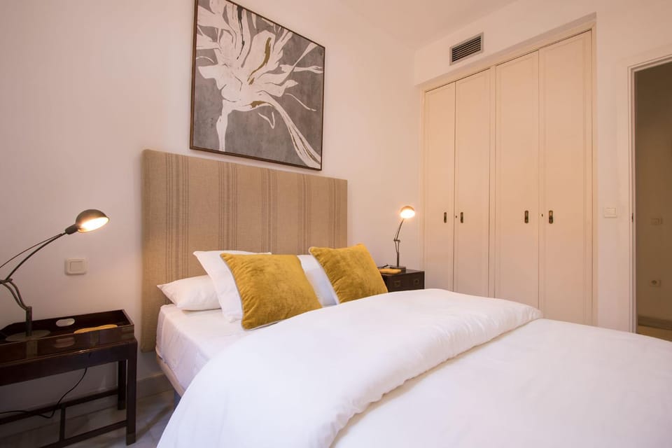 Photo of the whole room, Bedroom