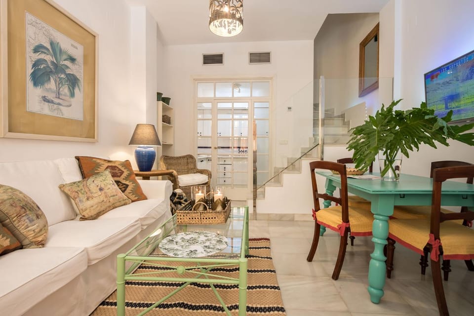 Living room, Seating area, Dining area
