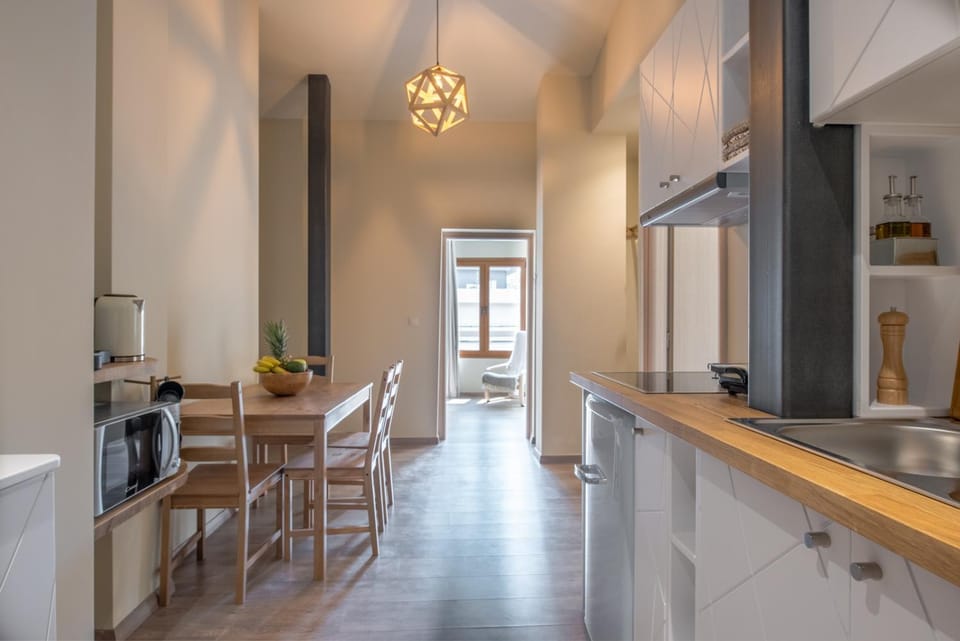 Kitchen or kitchenette, Photo of the whole room, Dining area, Communal kitchen