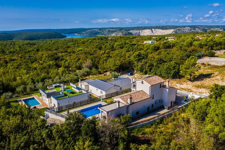 Property building, Bird's eye view
