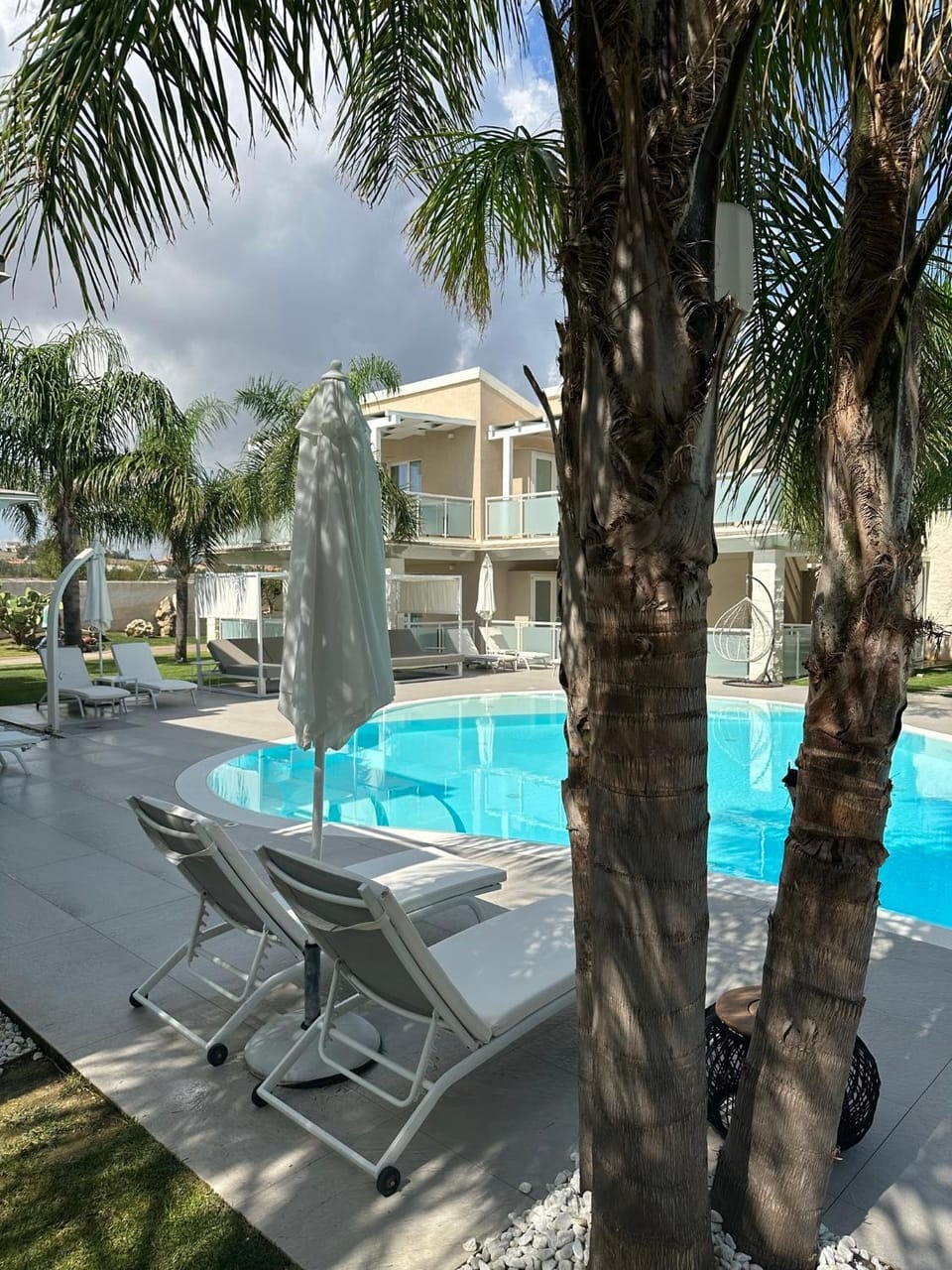 Swimming pool, sunbed