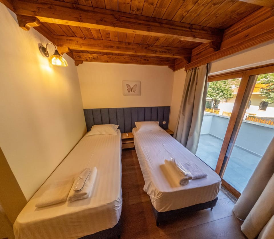 Photo of the whole room, Bedroom, towels