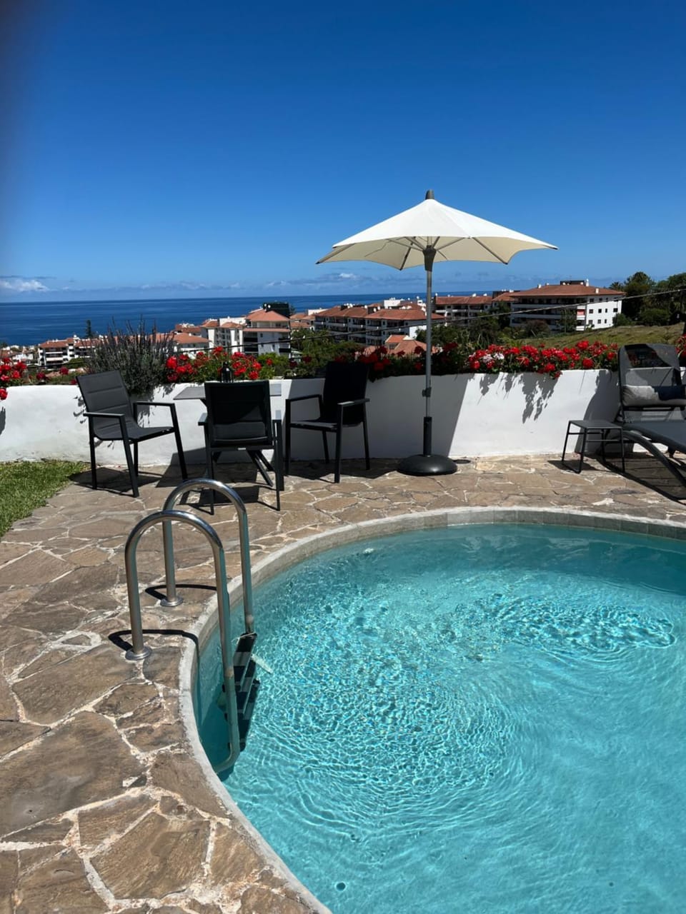 View (from property/room), Balcony/Terrace, Sea view, Swimming pool