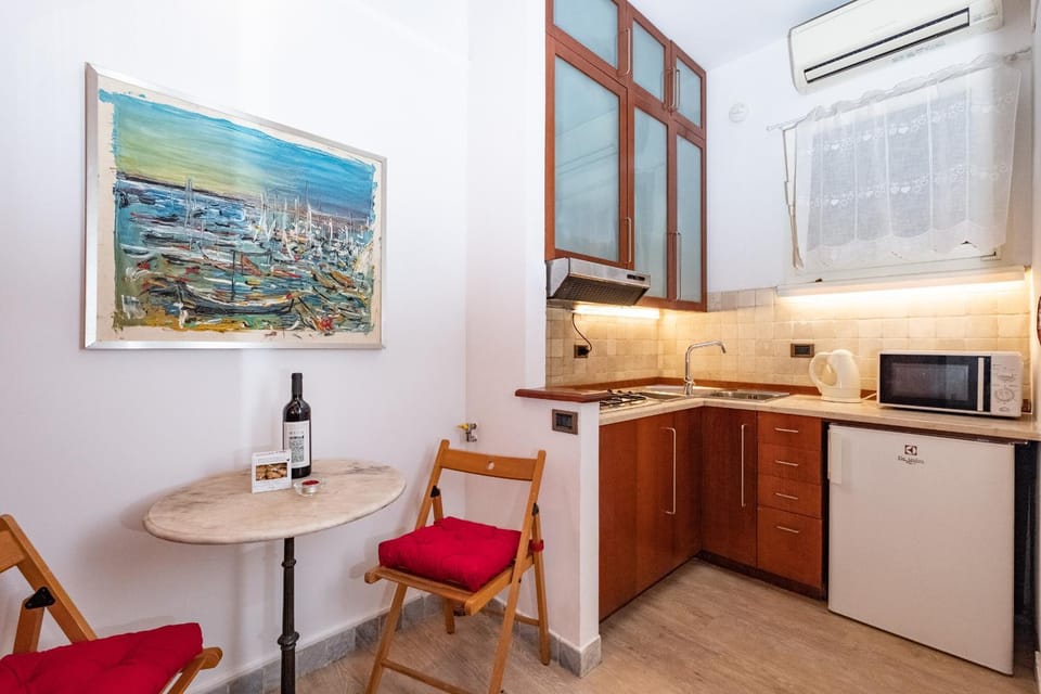 Kitchen or kitchenette, Other, Dining area, stove, air conditioner