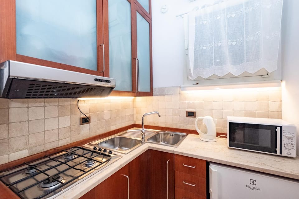 Kitchen or kitchenette, Other, stove