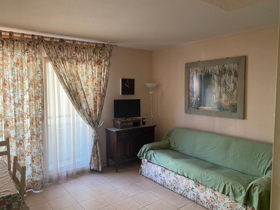 TV and multimedia, Decorative detail, Dining area
