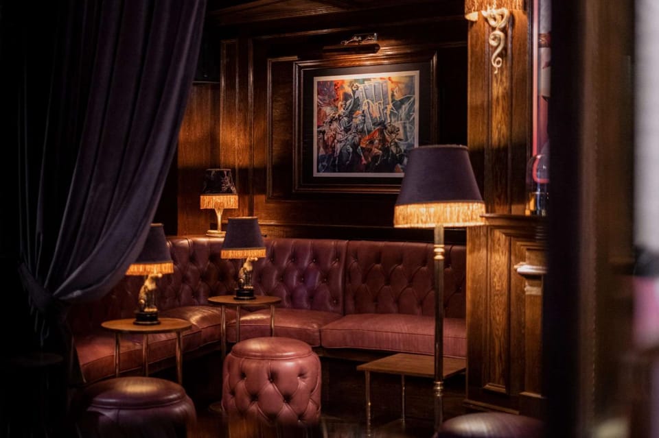 Lounge or bar, Area and facilities