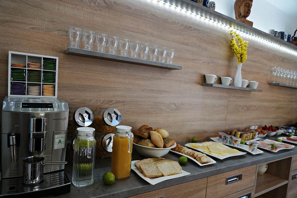 Coffee/tea facilities, Food and drinks, Food, Buffet breakfast