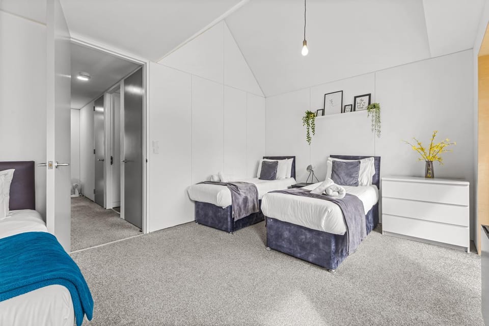 Bed, Photo of the whole room, Bedroom, towels, wardrobe