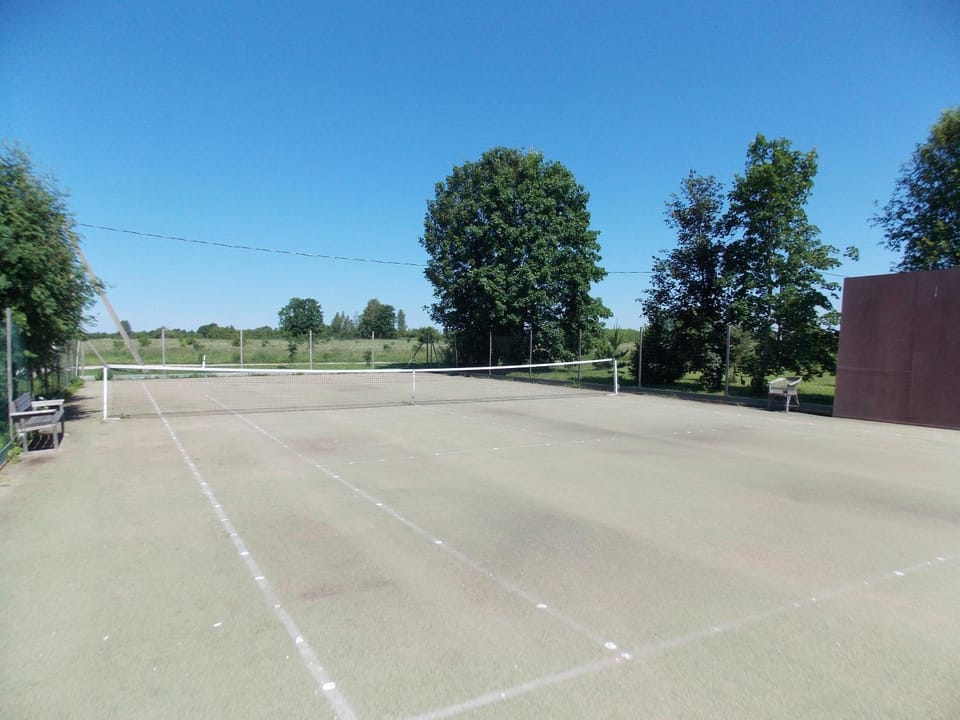 Activities, Tennis court