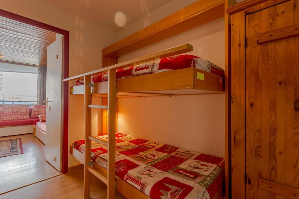 Bed, bunk bed