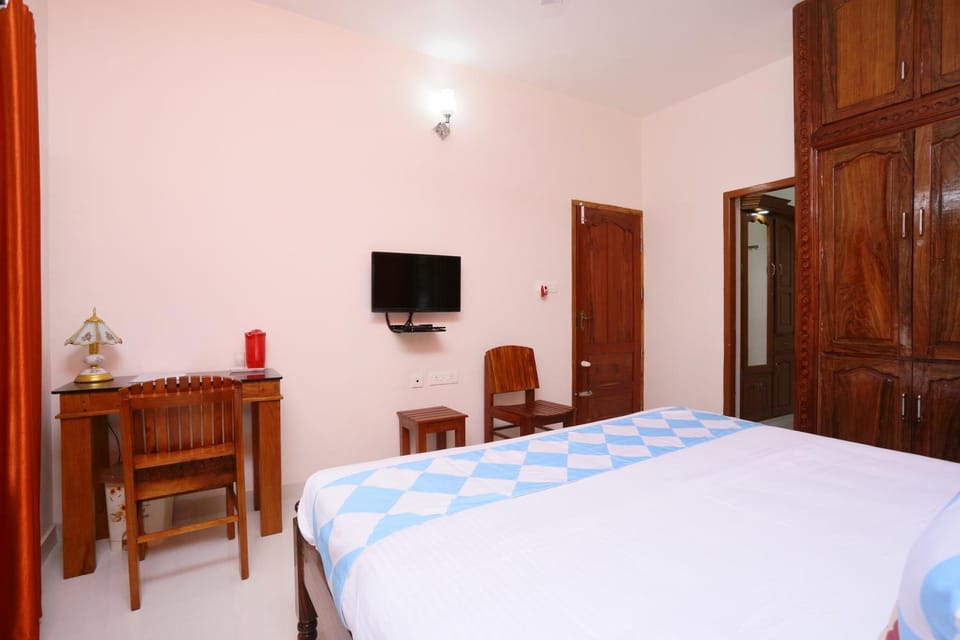 Bed, TV and multimedia, Bedroom, hair dresser