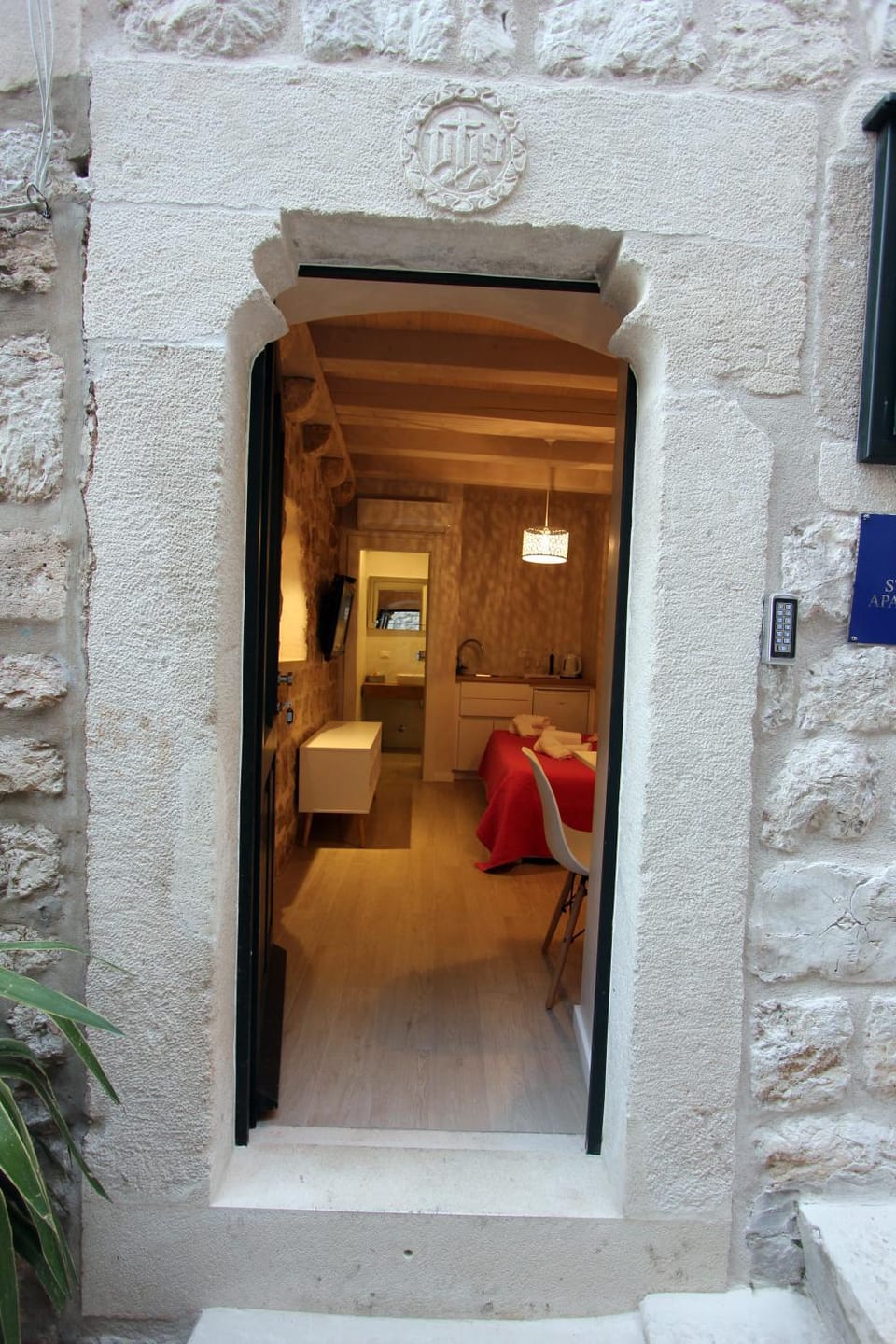 Facade/entrance