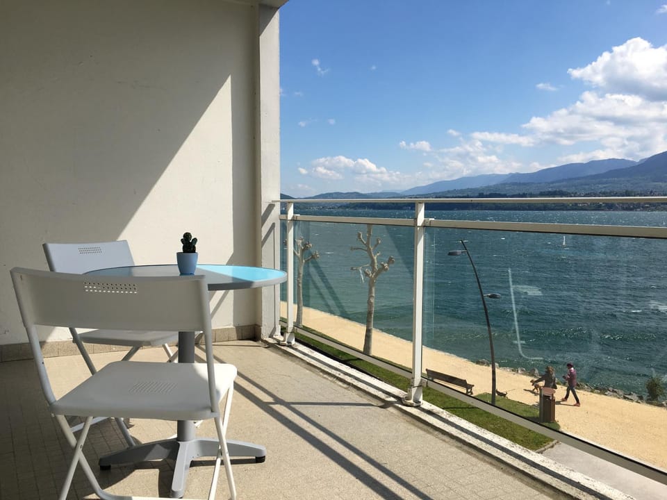 DEPAYSEMENT AU BORD DU LAC Apartment hotel in Auvergne-Rhône-Alpes