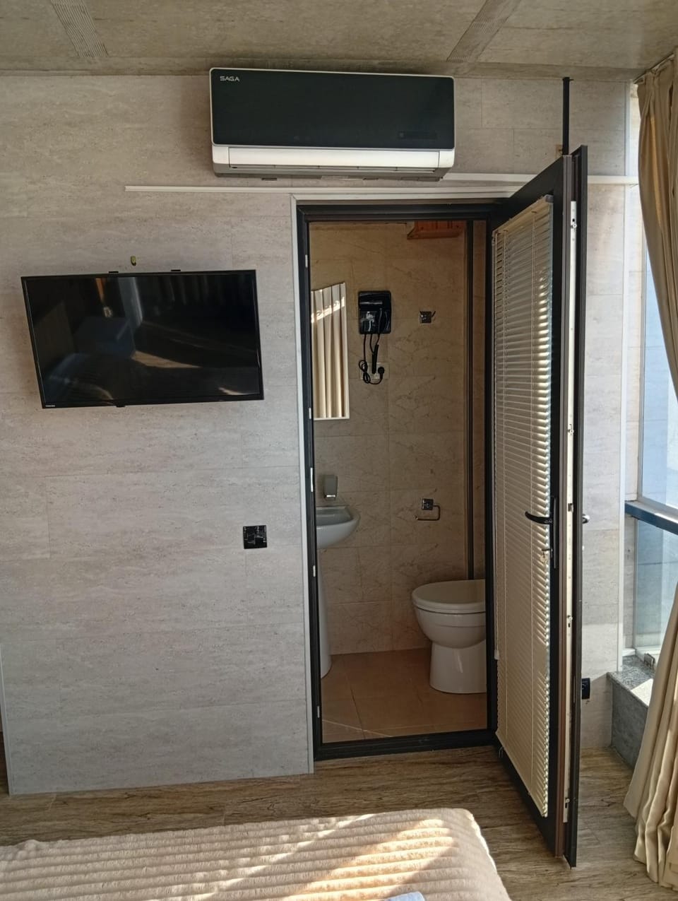Bathroom, TV and multimedia