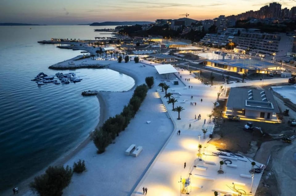 The Pleasurist- with PRIVATE heated POOL and TERRACE Apartment in Split