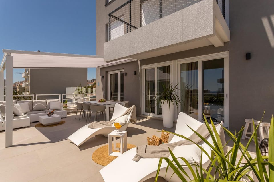 The Pleasurist- with PRIVATE heated POOL and TERRACE Apartment in Split