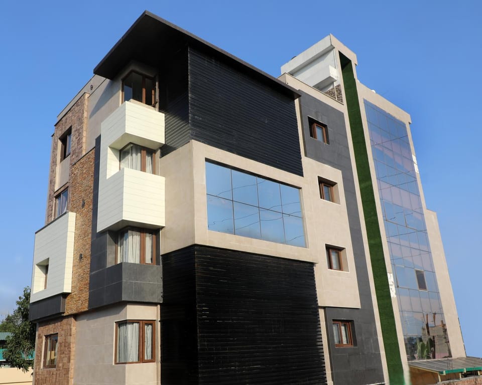 On site, Area and facilities