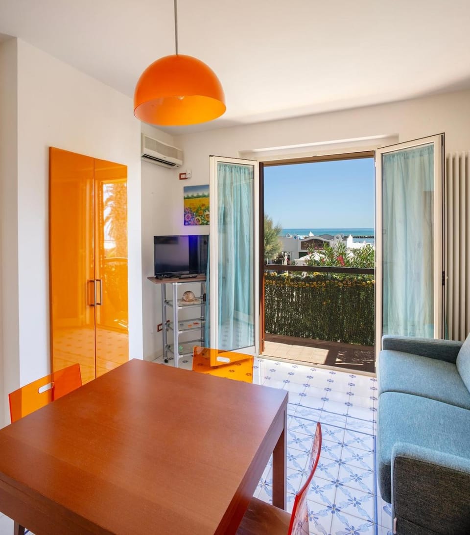 View (from property/room), Balcony/Terrace, Living room, Dining area, Sea view