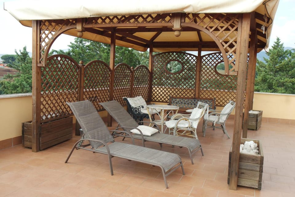 View (from property/room), Balcony/Terrace, sunbed