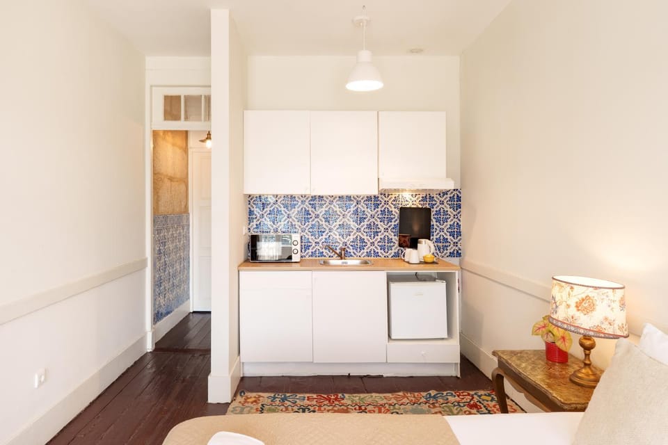 Coffee/tea facilities, Kitchen or kitchenette, stove, toaster