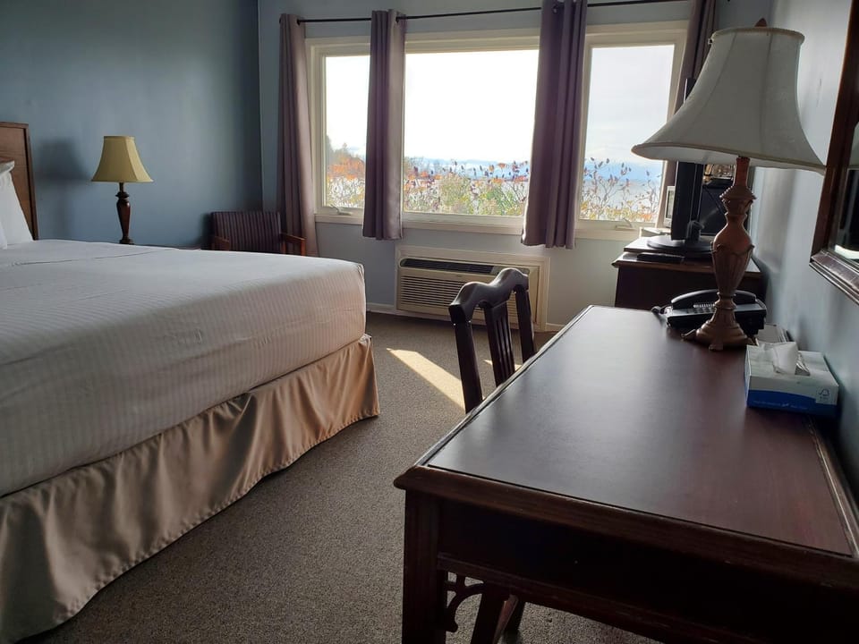 Carolyn Beach Inn Motel in Ontario