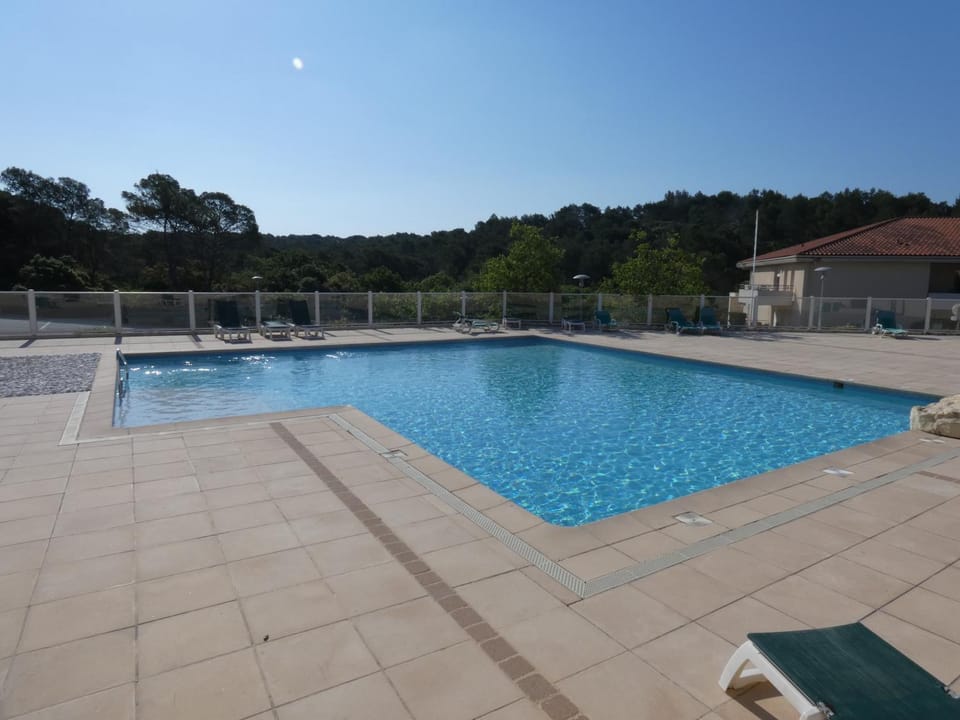 Property building, Swimming pool, Swimming pool