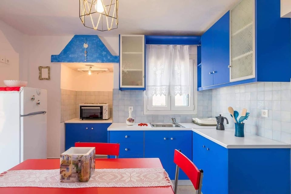 Kitchen or kitchenette, Dining area, oven, stove, toaster