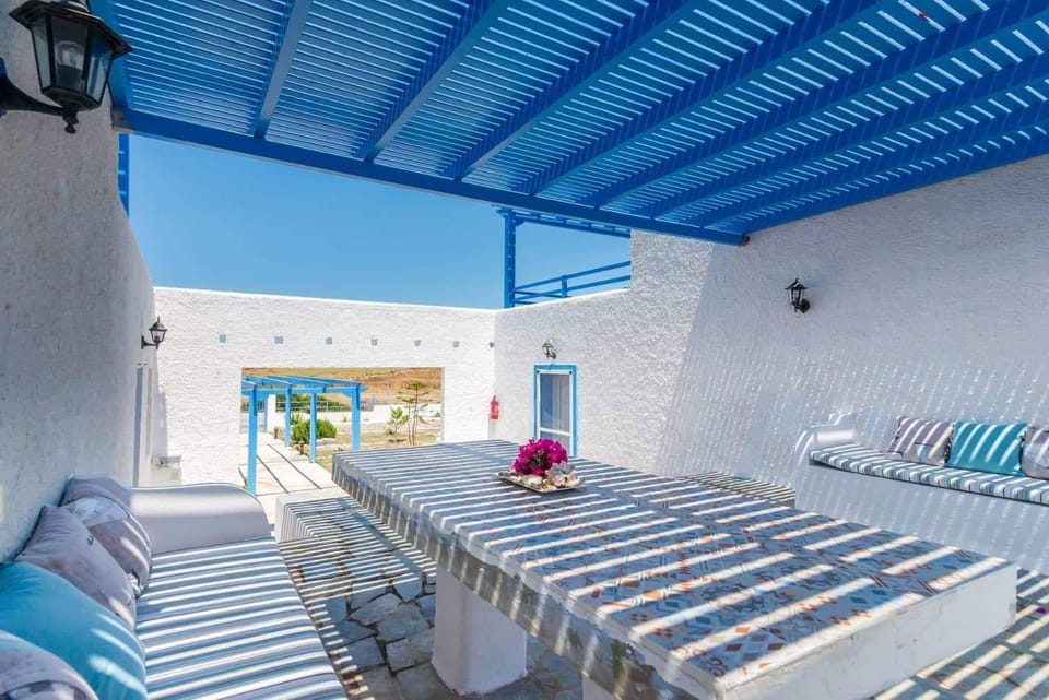 BLUE PARADISE SUITES House in Milos