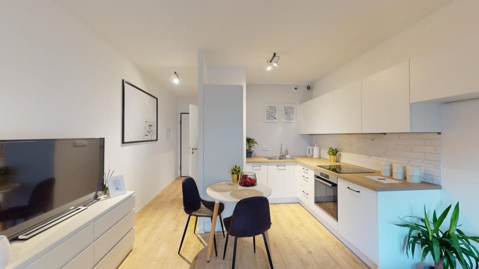 TV and multimedia, Kitchen or kitchenette, Dining area, dishwasher, stove